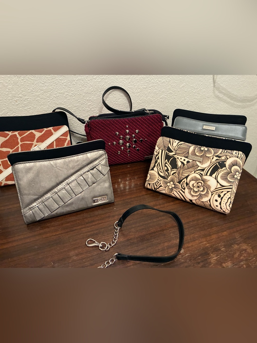 Small Miche Bag with 5 different covers and 2 handles.